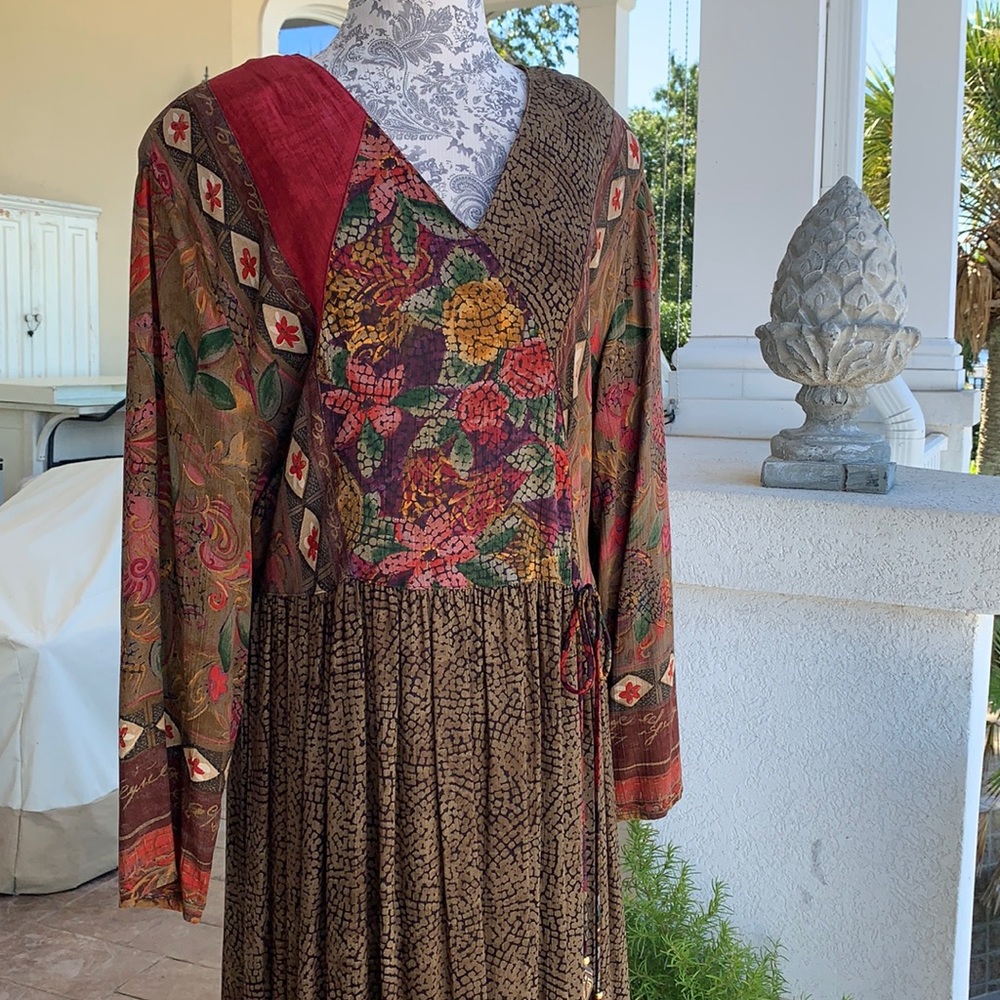 Women’s size 18 dress. Carol Little bust 54”